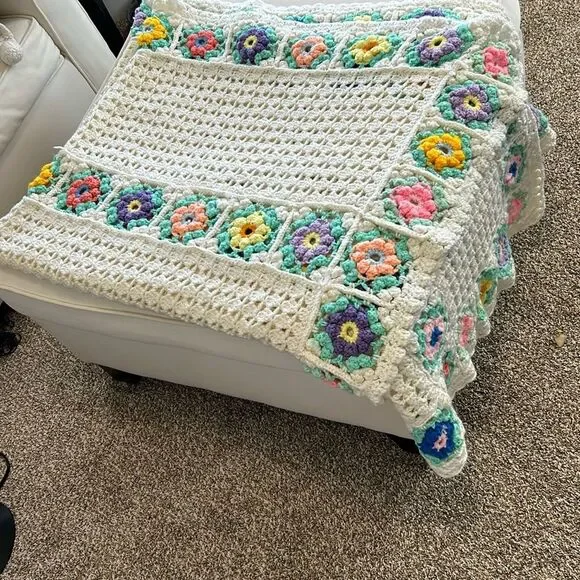 Vintage Hand Crocheted Granny Floral Cottagecore Boho Throw Blanket Afghan - Picture 10 of 11